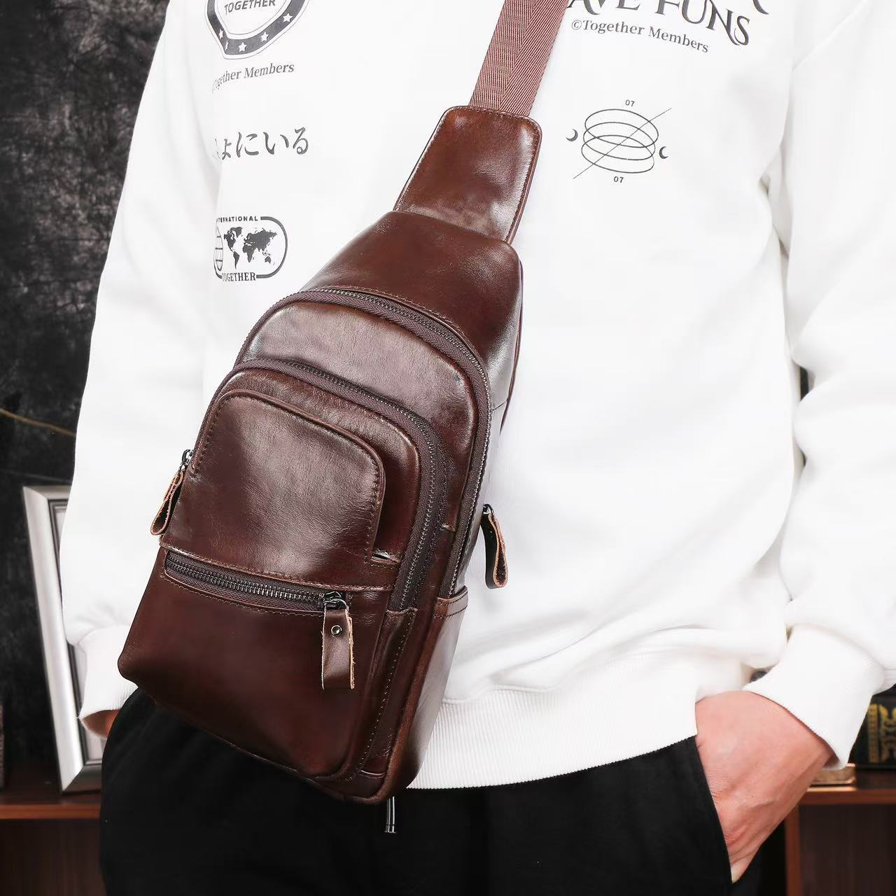 Men's Top-Grain Cowhide Chest  - Luxury Lifestyle Pack 리뷰 및 가격