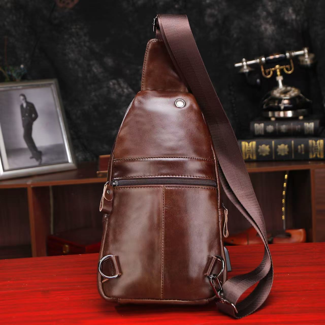 Men's Top-Grain Cowhide Chest  - Luxury Lifestyle Pack 리뷰 및 가격